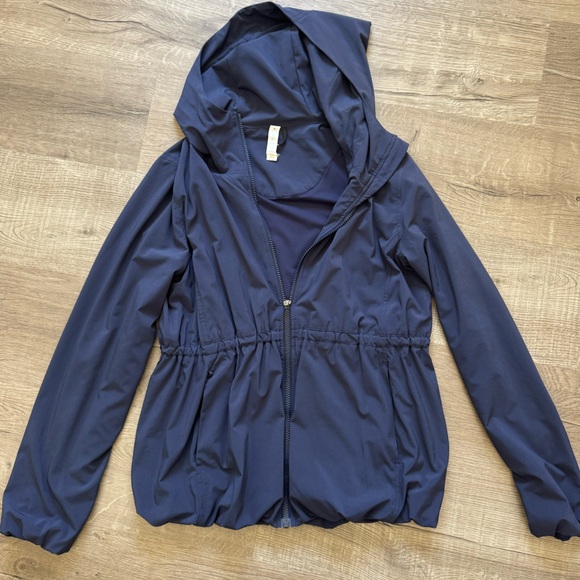LULULEMON Navy Bubble Athletic Jacket Windbreaker in Size 6 - Picture 3 of 3